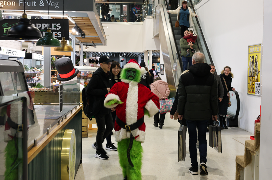 Festive Sundays at Time Square; The Grinch & Magic Sphere Ice King 